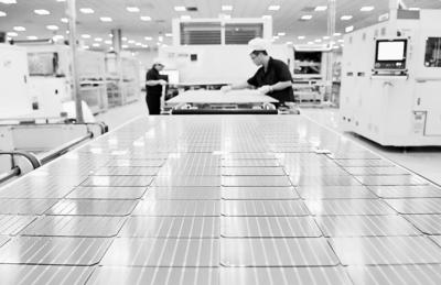 中國(guó)光伏產(chǎn)業(yè) 全球清潔能源轉(zhuǎn)型的強(qiáng)勁引擎